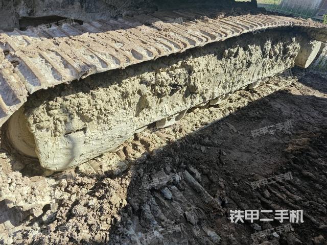 右侧履带整体(行走机构) 右侧履带整体(行走机构)