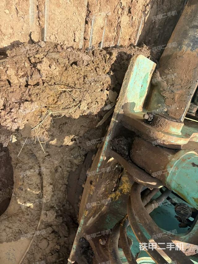 铲斗右后整体(工作和回转装置) 铲斗右后整体(工作和回转装置)