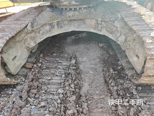 转盘和下车架正前(工作和回转装置) 转盘和下车架正前(工作和回转装置)