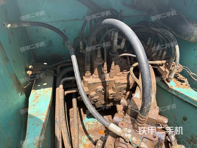 发动机室(上车部件) 发动机室(上车部件)