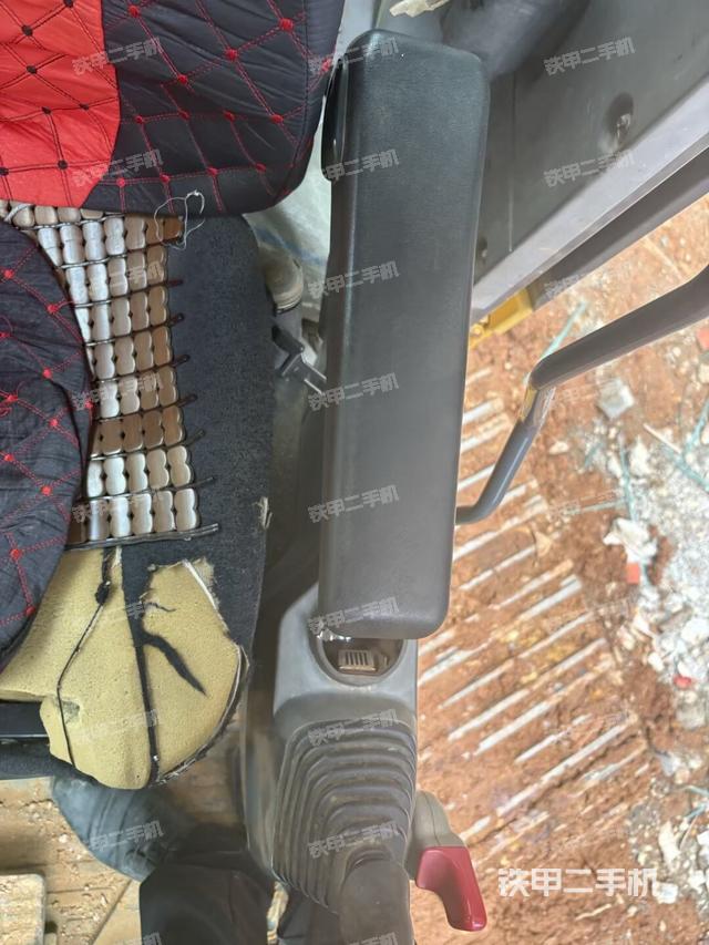 座椅后部(驾驶室部分) 座椅后部(驾驶室部分)