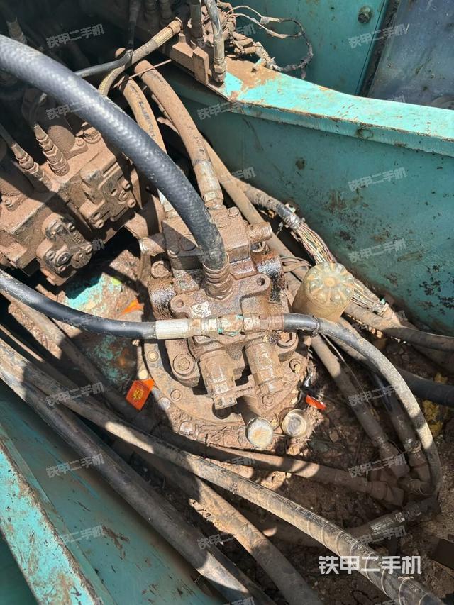 驾驶室顶部俯视(上车部件) 驾驶室顶部俯视(上车部件)