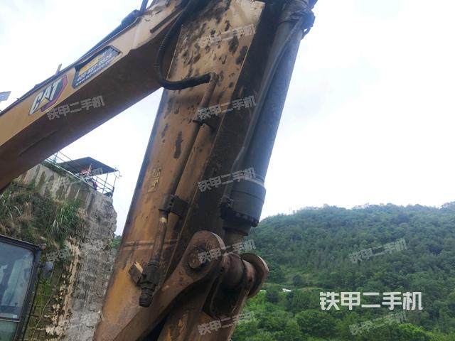 小臂整体左后(工作和回转装置) 小臂整体左后(工作和回转装置)