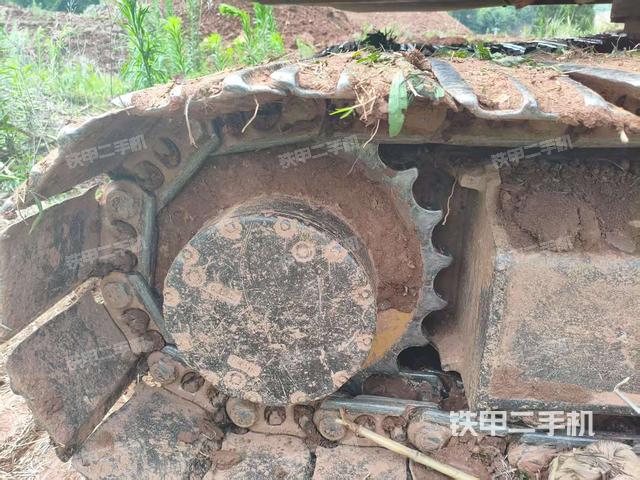 单侧履带整体(整机外观) 单侧履带整体(整机外观)