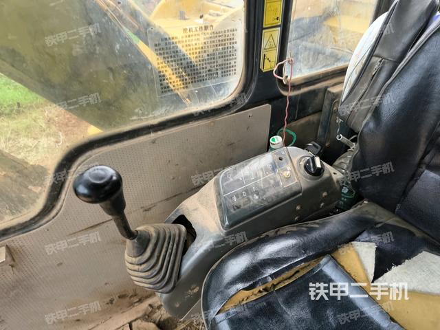 座椅左侧控制台/音响/含左手柄(驾驶室部分) 座椅左侧控制台/音响/含左手柄(驾驶室部分)