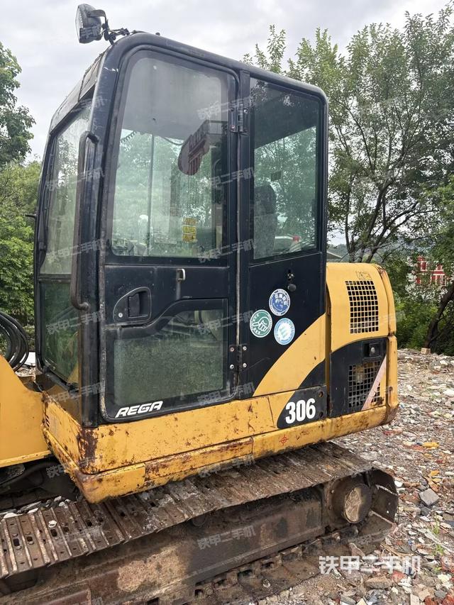 驾驶室正侧(驾驶室部分)  驾驶室正侧(驾驶室部分)