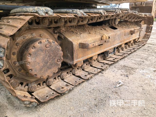 单侧履带整体(整机外观) 单侧履带整体(整机外观)