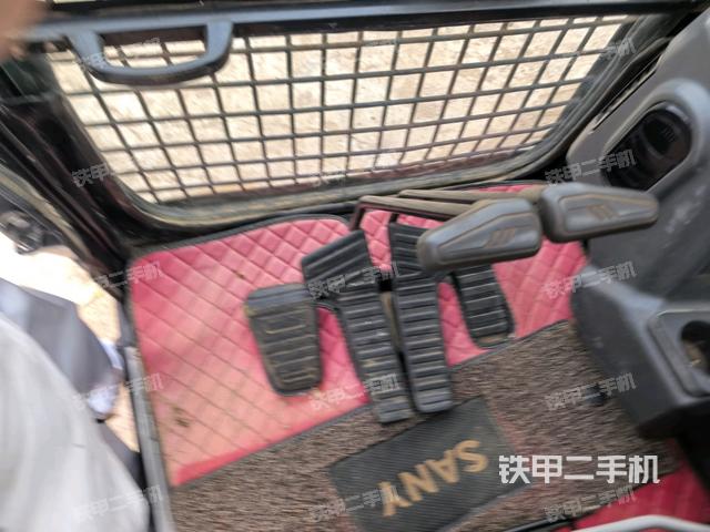 座椅后部(驾驶室部分) 座椅后部(驾驶室部分)
