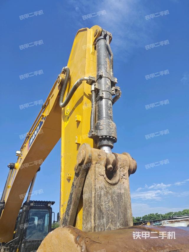 小臂整体右前(工作和回转装置) 小臂整体右前(工作和回转装置)