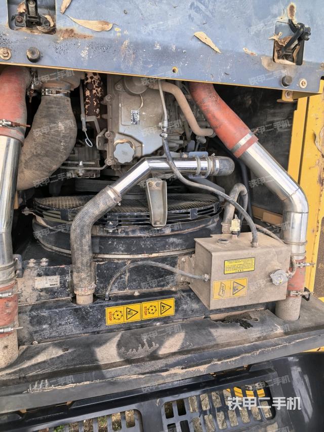 气门室盖螺丝特写(上车部件) 气门室盖螺丝特写(上车部件)