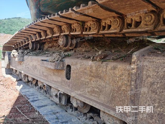 右侧履带整体(行走机构) 右侧履带整体(行走机构)