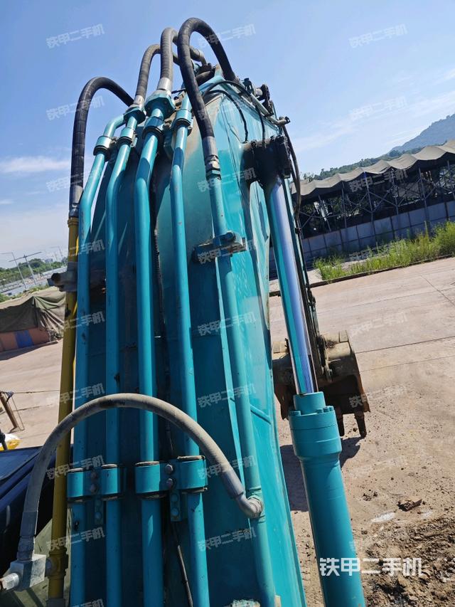 大臂背部俯視（工作和回轉(zhuǎn)裝置）