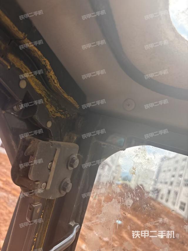 驾驶室左后45度(驾驶室部分) 驾驶室左后45度(驾驶室部分)