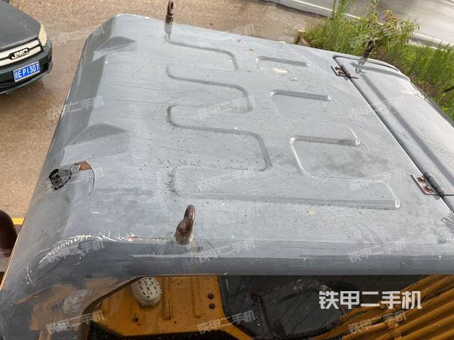 驾驶室顶部（整机外观）