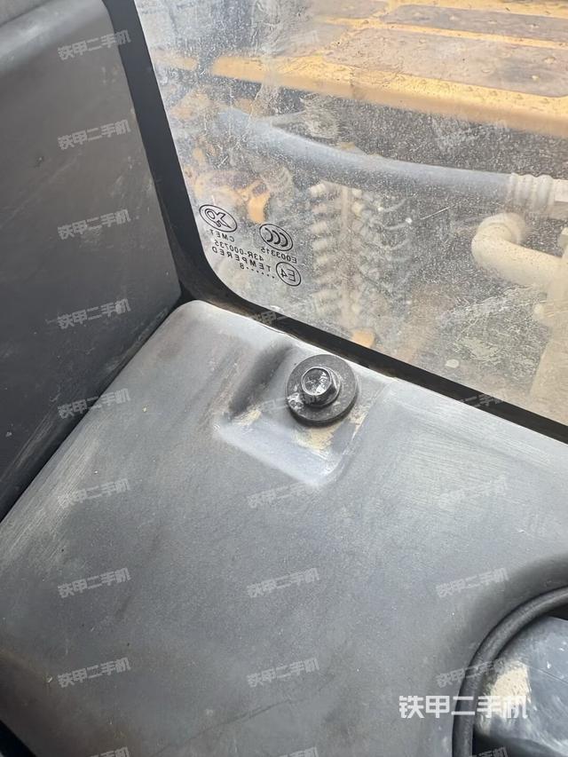 右侧玻璃角标(驾驶室部分) 右侧玻璃角标(驾驶室部分)