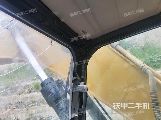 左后方玻璃角标(驾驶室部分) 左后方玻璃角标(驾驶室部分)