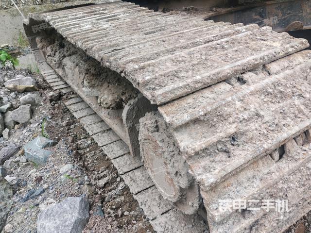 右侧履带整体(行走机构) 右侧履带整体(行走机构)