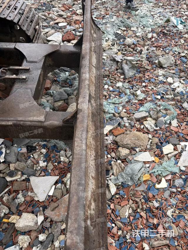 小臂整体右前(工作和回转装置) 小臂整体右前(工作和回转装置)