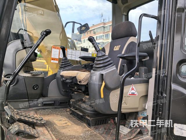 驾驶室整体(整机外观) 驾驶室整体(整机外观)