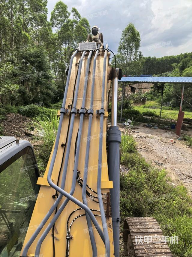 小臂整体右前(工作和回转装置) 小臂整体右前(工作和回转装置)