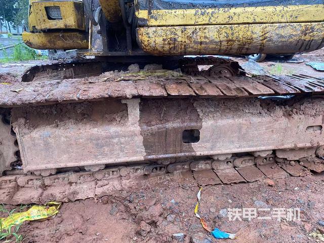 单侧履带整体(整机外观) 单侧履带整体(整机外观)