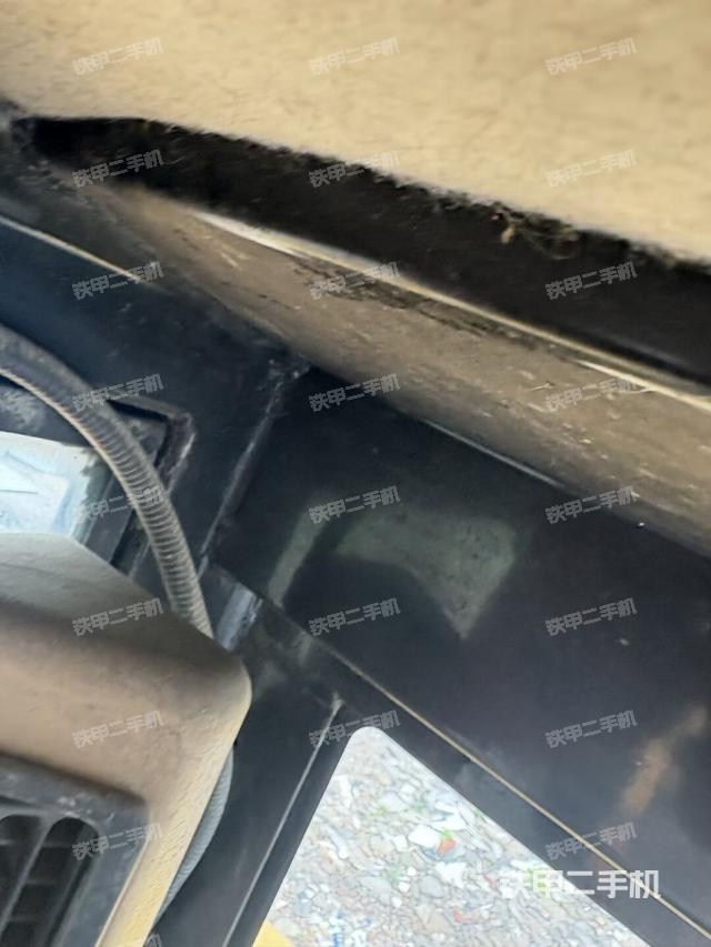 后窗玻璃角标(驾驶室部分) 后窗玻璃角标(驾驶室部分)