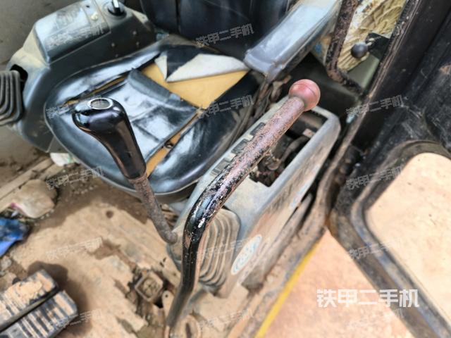 后窗玻璃角标(驾驶室部分) 后窗玻璃角标(驾驶室部分)