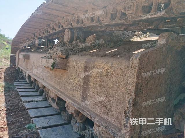 左侧履带整体 (行走机构) 左侧履带整体 (行走机构)