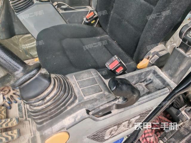 座椅左侧控制台/音响/含左手柄(驾驶室部分) 座椅左侧控制台/音响/含左手柄(驾驶室部分)