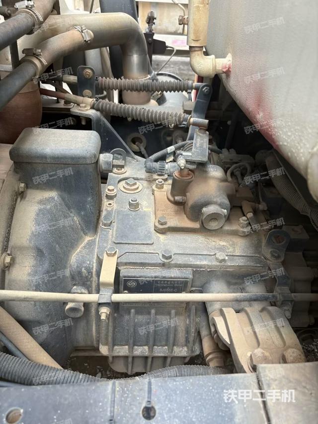 工作装置4（工作装置）