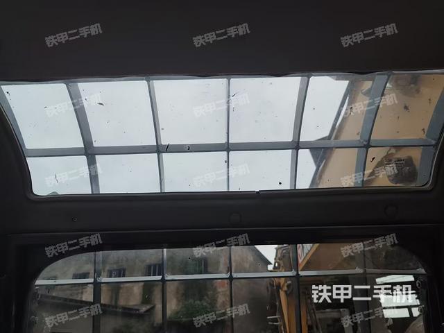 座椅左侧控制台/音响/含左手柄(驾驶室部分) 座椅左侧控制台/音响/含左手柄(驾驶室部分)
