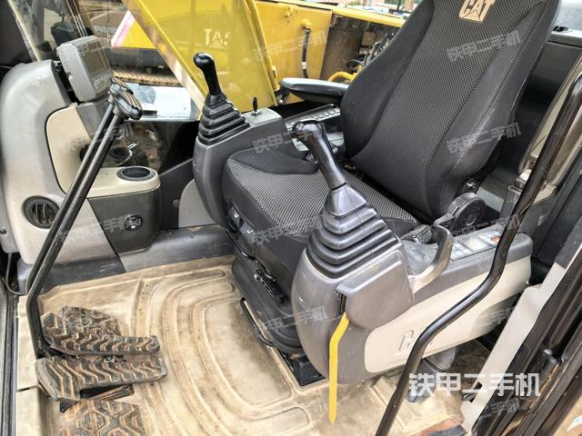 座椅左侧控制台/音响/含左手柄(驾驶室部分) 座椅左侧控制台/音响/含左手柄(驾驶室部分)