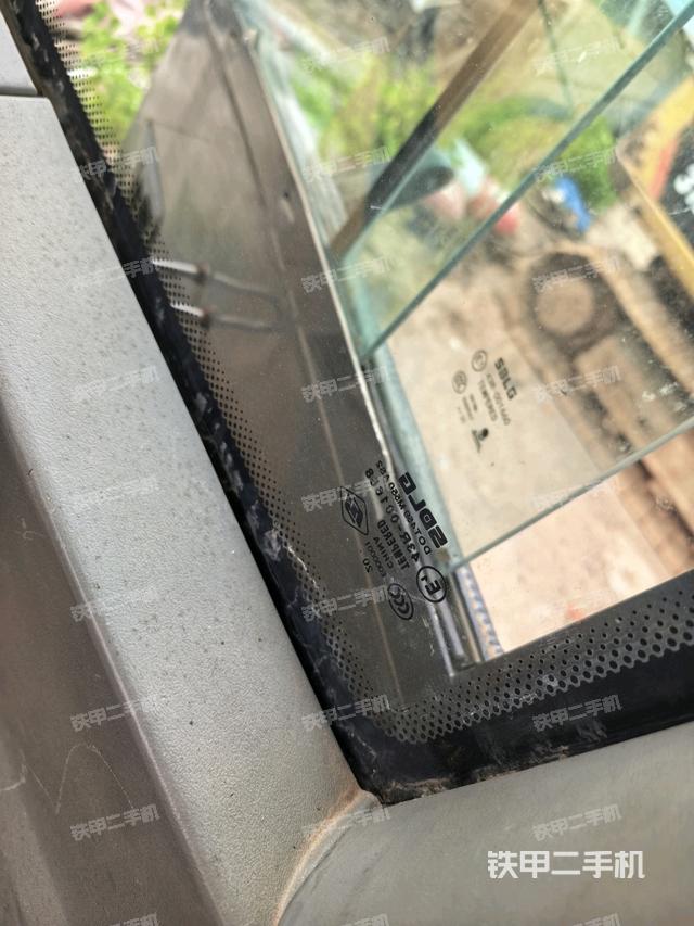 后窗玻璃角标(驾驶室部分) 后窗玻璃角标(驾驶室部分)