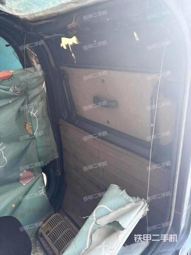 右侧玻璃角标(驾驶室部分) 右侧玻璃角标(驾驶室部分)