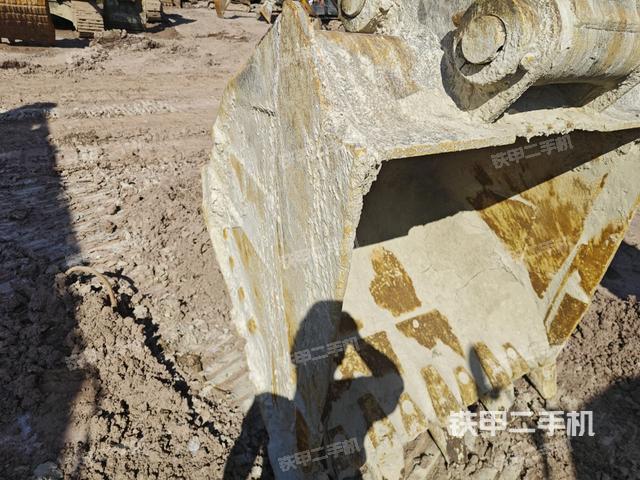 铲斗右后整体(工作和回转装置) 铲斗右后整体(工作和回转装置)