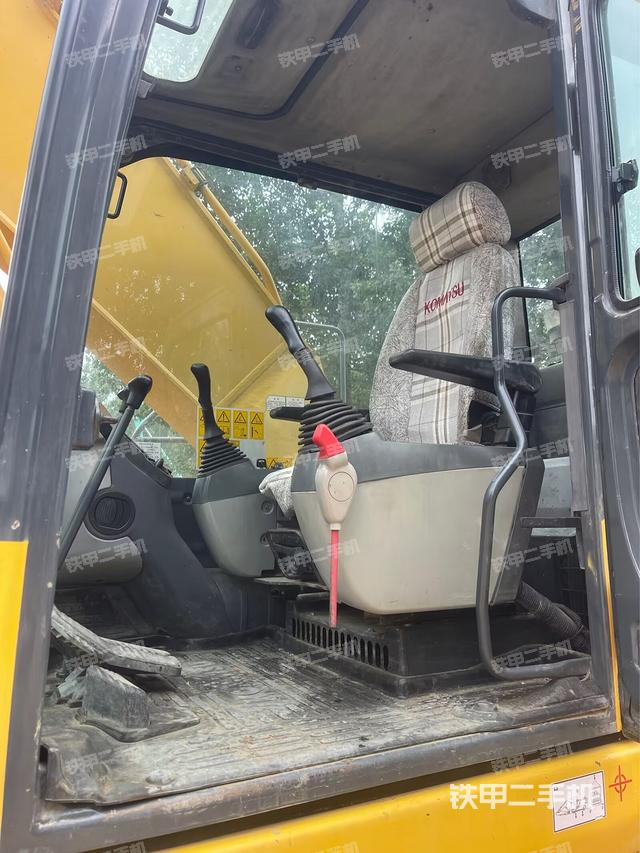 驾驶室整体(整机外观) 驾驶室整体(整机外观)