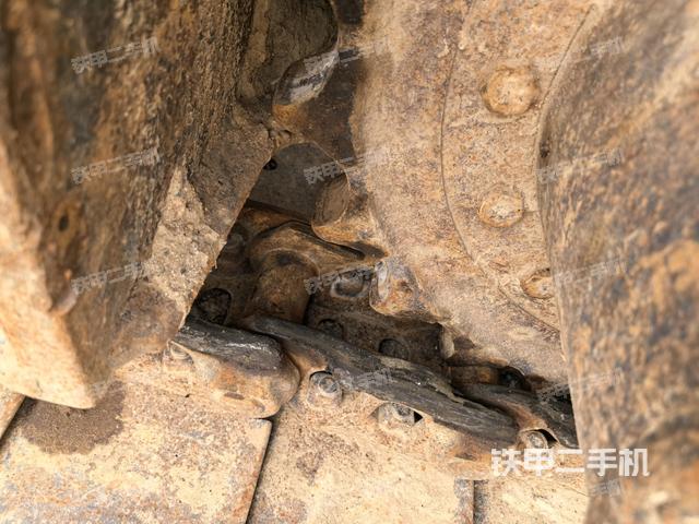 右侧履带整体(行走机构) 右侧履带整体(行走机构)