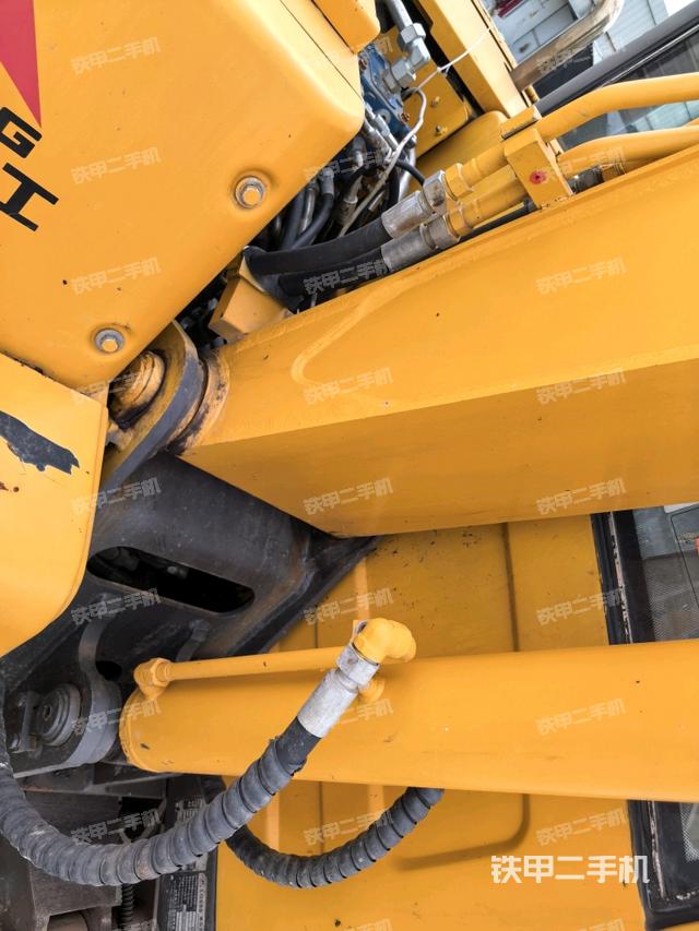 转盘和下车架正前(工作和回转装置) 转盘和下车架正前(工作和回转装置)