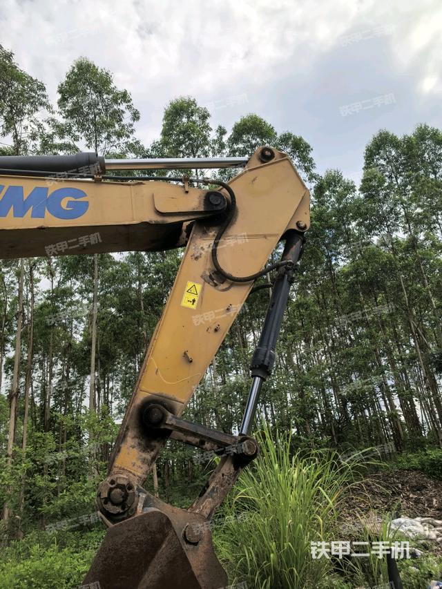 小臂整体左后(工作和回转装置) 小臂整体左后(工作和回转装置)