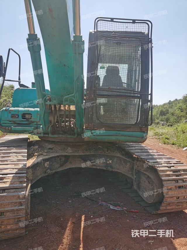 大臂油缸整体 竖拍(工作和回转装置) 大臂油缸整体 竖拍(工作和回转装置)