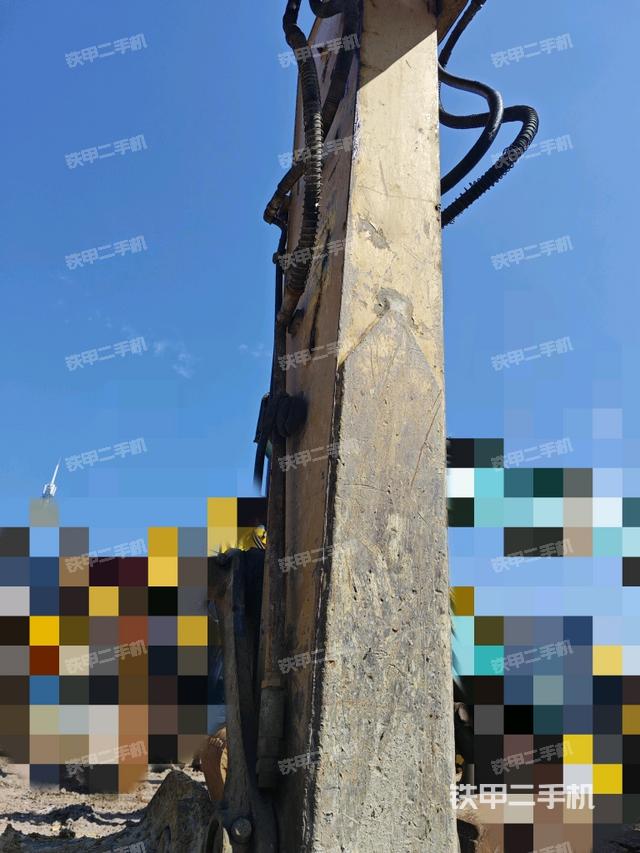 小臂整体左后(工作和回转装置) 小臂整体左后(工作和回转装置)
