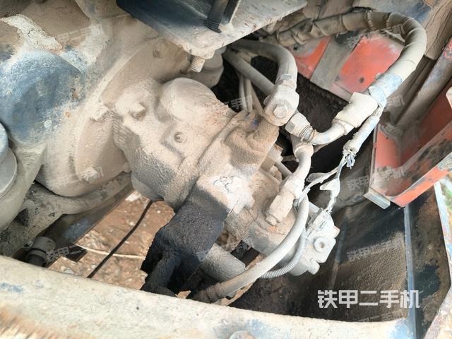 液压泵舱室正面整体(整机外观) 液压泵舱室正面整体(整机外观)