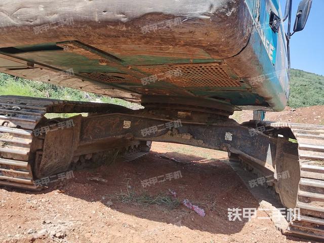 转盘和下车架正前(工作和回转装置) 转盘和下车架正前(工作和回转装置)