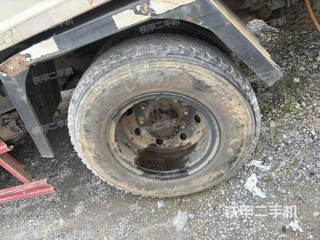 左引导轮 /左前轮（行走机构）