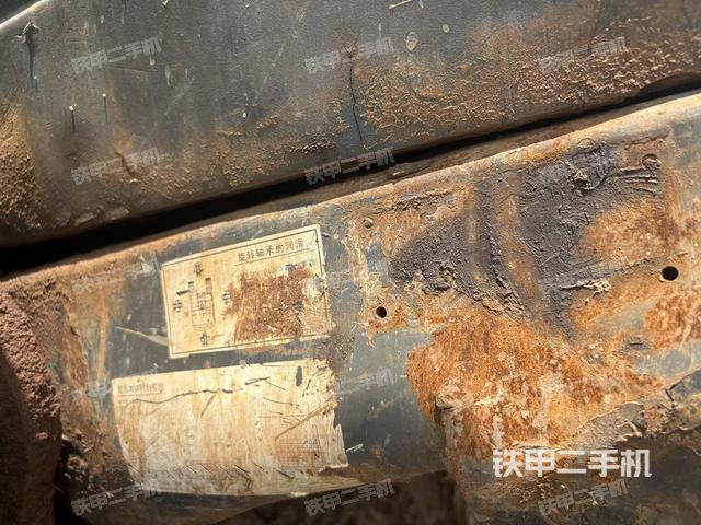 转盘和下车架正前(工作和回转装置) 转盘和下车架正前(工作和回转装置)