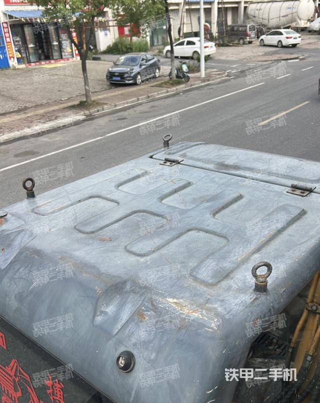 驾驶室顶部（整机外观）