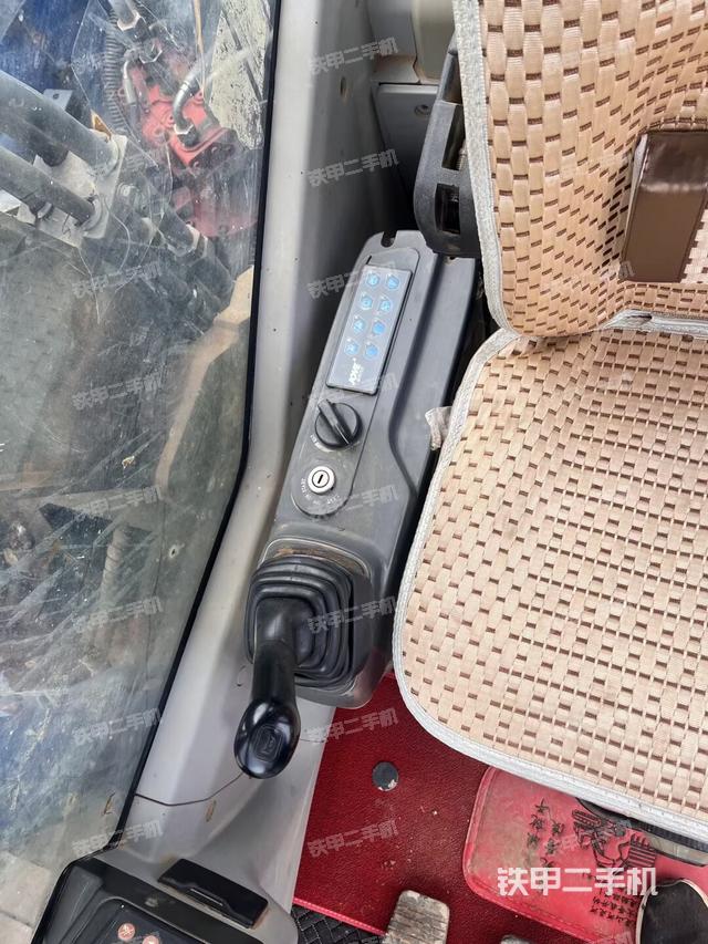 座椅后部（驾驶室部分）