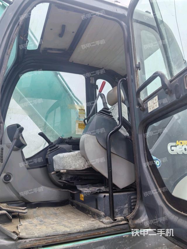 驾驶室整体(整机外观) 驾驶室整体(整机外观)