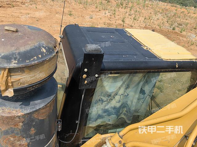 驾驶室顶部(整机外观) 驾驶室顶部(整机外观)