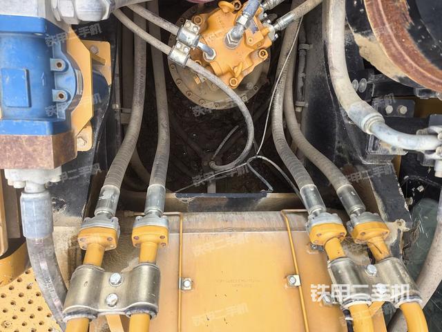 中央回转接头特写(上车部件) 中央回转接头特写(上车部件)